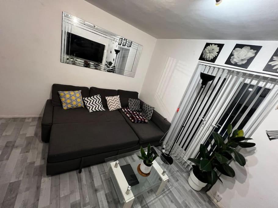 1-Bed Flat With Fast Wi-Fi In Prime Location 15Mins From Central Лондон Екстер'єр фото