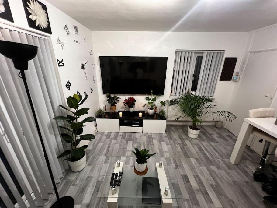 1-Bed Flat With Fast Wi-Fi In Prime Location 15Mins From Central Лондон Екстер'єр фото