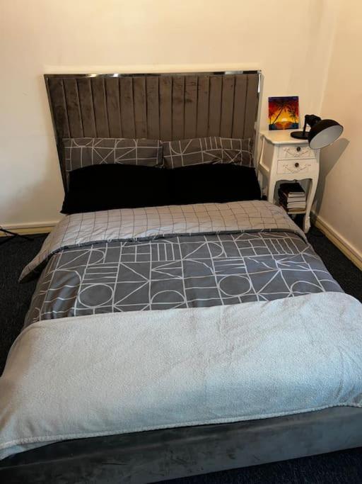 1-Bed Flat With Fast Wi-Fi In Prime Location 15Mins From Central Лондон Екстер'єр фото