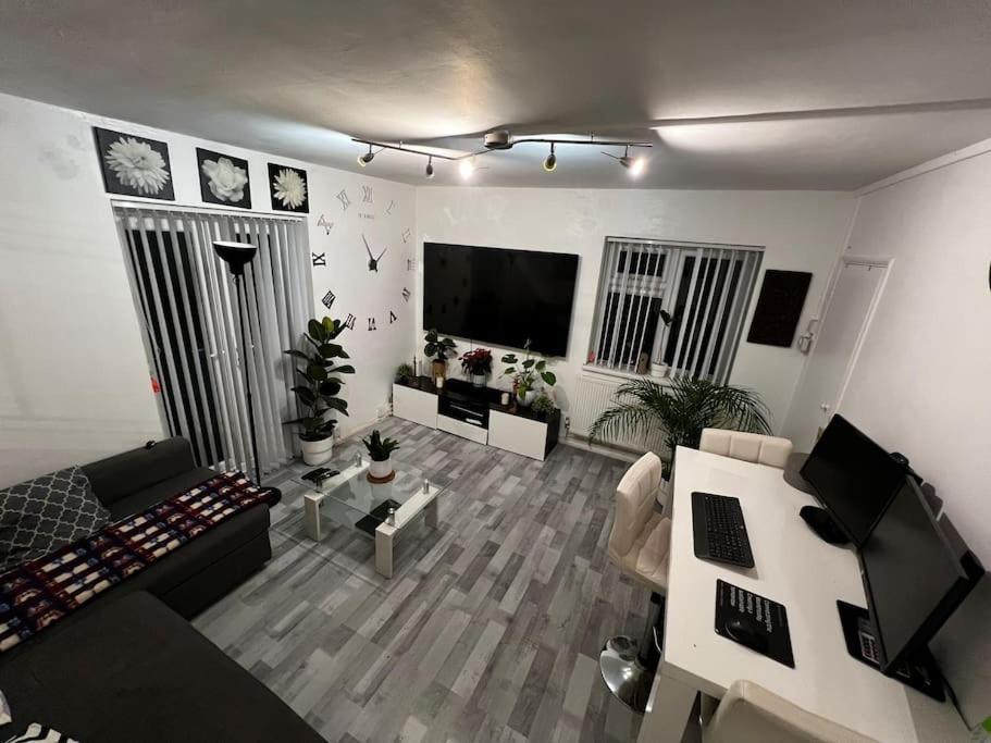 1-Bed Flat With Fast Wi-Fi In Prime Location 15Mins From Central Лондон Екстер'єр фото